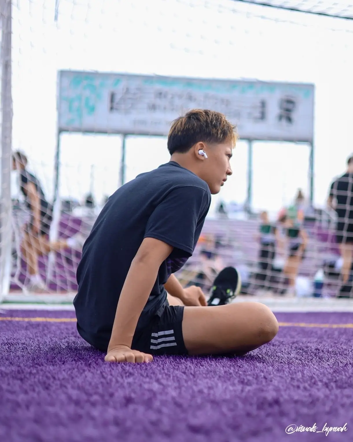 Track & field photo by Noah Engle